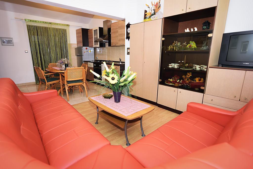 Apartments Bijuk Sukosan Bagian luar foto