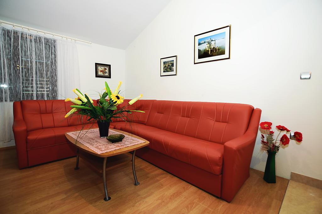 Apartments Bijuk Sukosan Bagian luar foto